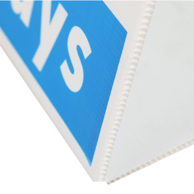 Placas personalizadas de Coroplast do polipropileno dos sinais do triângulo de Corflute