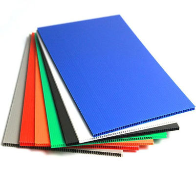 Placa plástica 4mm ondulada azul da folha 3mm de Corflute para sinais
