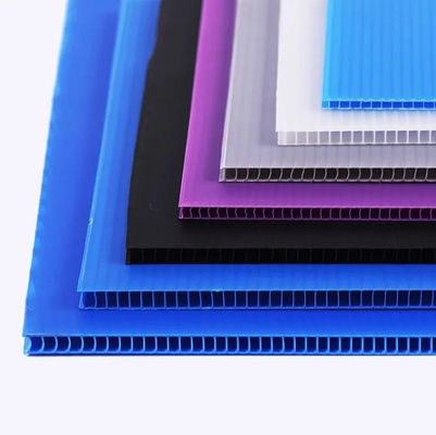 Painel de plástico reciclável durável de folha oca de PP ideal para embalagens, transporte marítimo, sinalização publicitária e bandejas de mudas agrícolas