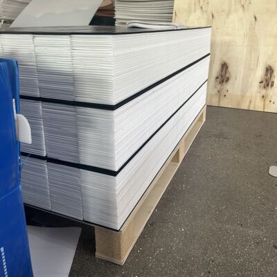 O Waterjet Cutting Brick é especialmente projetado para aplicações de corte a jato de água, fornecendo uma superfície de suporte de corte estável, durável e confiável para melhorar a precisão e a eficiência do corte.